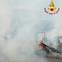 Camion in fiamme a Modugno: tempestivo l’intervento dei Vigili del Fuoco
