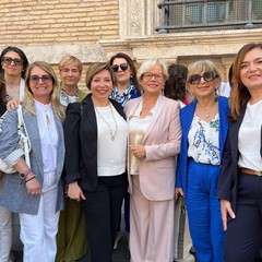 La consigliera Sblendorio con la delegazione pugliese al Senato