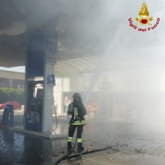 Camion in fiamme a Modugno: tempestivo l’intervento dei Vigili del Fuoco