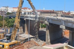Modugno cambia volto: al via la demolizione dello storico cavalcavia