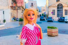 Barbie in Town a Modugno, foto in piazza Sedile