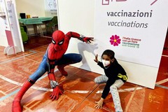 Giornata vaccinale dedicata ai più piccoli, ad accoglierli Elsa e Spiderman