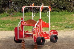 Modugno ha il suo angolo di felicità: giostrine per bimbi speciali nella villa comunale