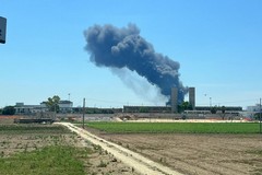 Incendio alla zona industriale Bari-Modugno