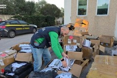 Maxi sequestro di prodotti contraffatti a Modugno: 2000  “labubu popmart” e 110.000 articoli di abbigliamento sportivo