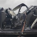 Terribile schianto tra auto e tir sulla strada statale 96, muore un 46enne