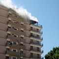 Fiamme al nono piano di un palazzo: famiglia illesa