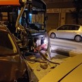 Incidente a Modugno, autobus Amtab finisce contro le auto in sosta