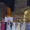A Modugno trionfa la solidarietà con  "Le spose: emozioni in piazza "