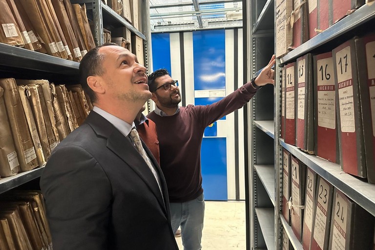 Il sindaco Bonasia in biblioteca