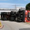 Modugno, camion si ribalta sulla SS96: autista in buone condizioni