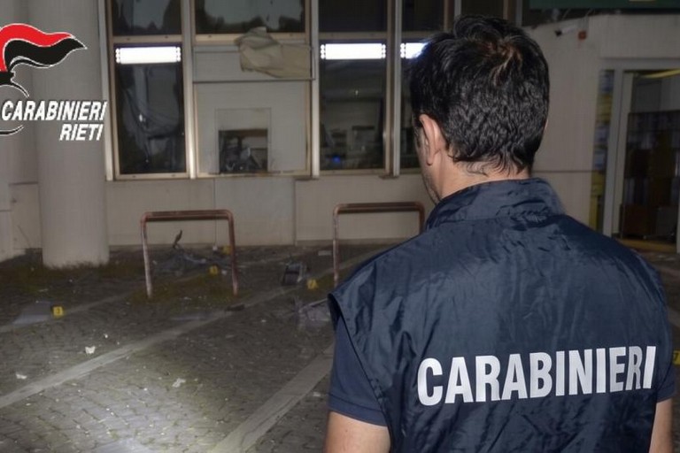 Assalto ad un bancomat, un 23enne di Modugno nella banda della "marmotta"