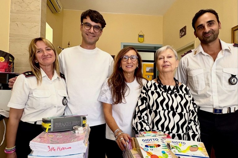 “Materiale scolastico sospeso