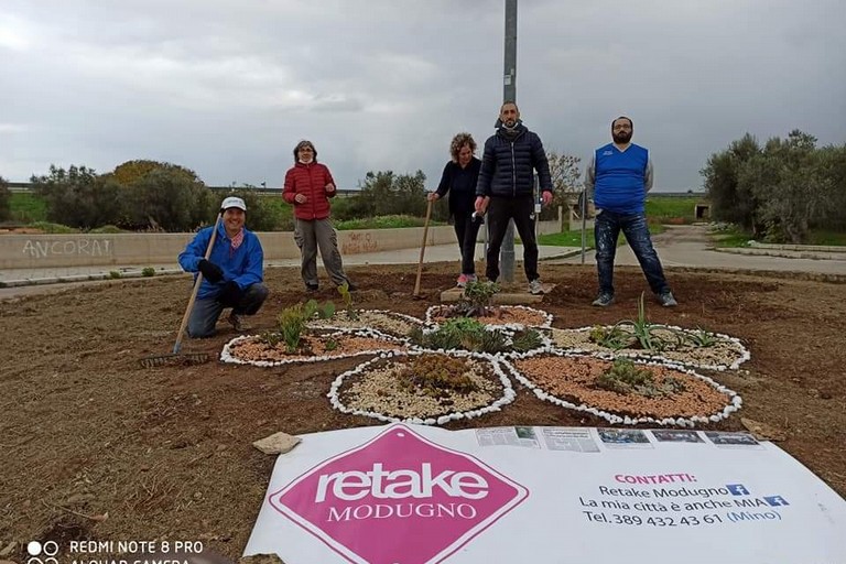 Foto dalla pagina Facebook di Retake Modugno