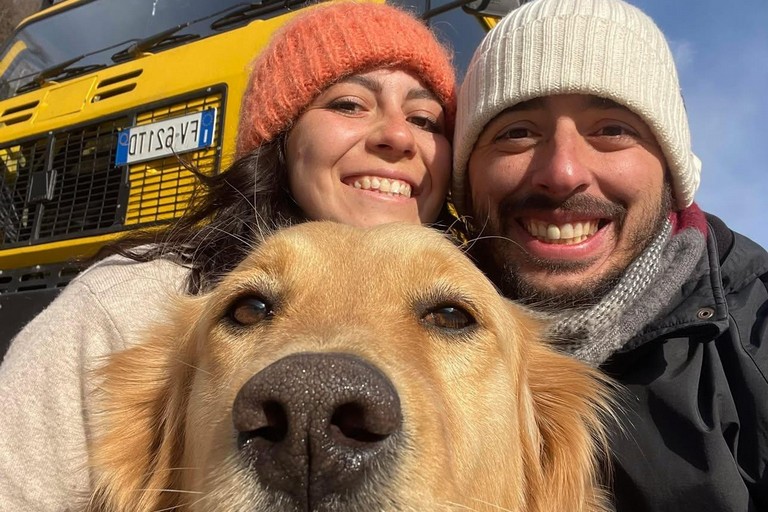 Il giro del mondo dei modugnesi Rossella e Michele con la loro cagnolina Mia