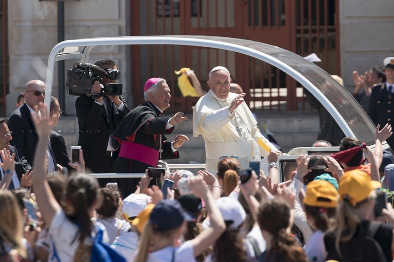 Papa Francesco durante la visita a Molfetta