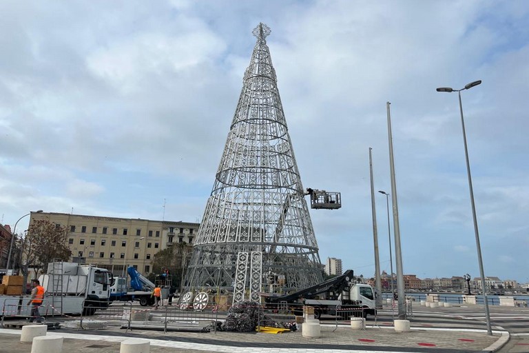 Megamark foto albero in allestimento JPG